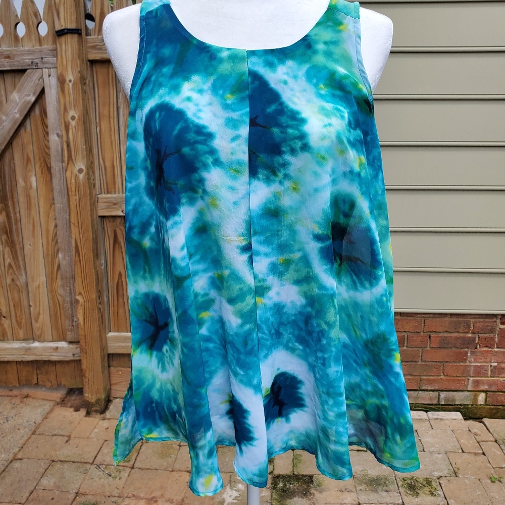 New Directions Dressy tank top